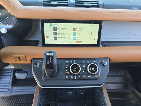 Used 2023 Land Rover Defender 110 SE AWD/4WD image 20