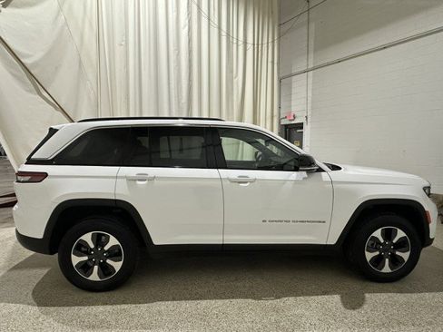 Used 2024 Jeep Grand Cherokee Limited 4xe image 7