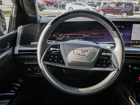 Used 2026 Cadillac Escalade ESV Platinum Sport w/ LPO, ONYX Package image 18