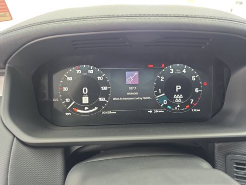 Used 2025 Land Rover Discovery Dynamic SE image 19