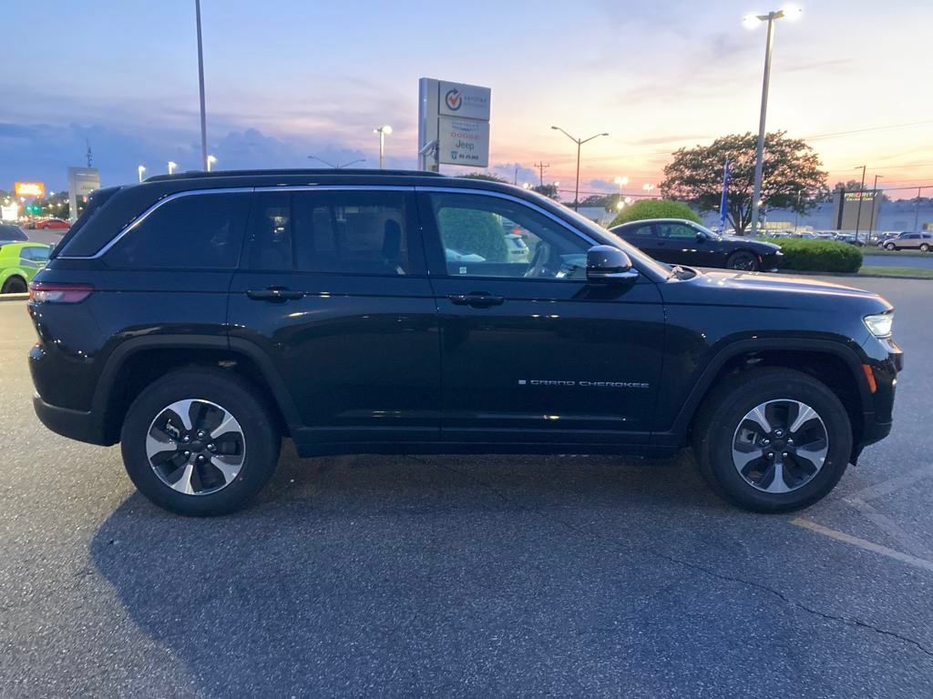 New 2024 Jeep Grand Cherokee Limited 4xe w/ Luxury Tech Group II AWD/4WD image 7