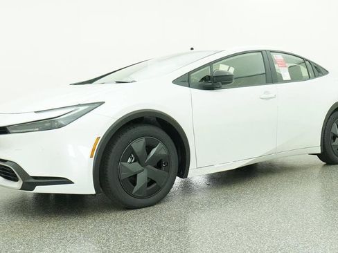 New 2026 Toyota Prius Plug-In Hybrid FWD image 38
