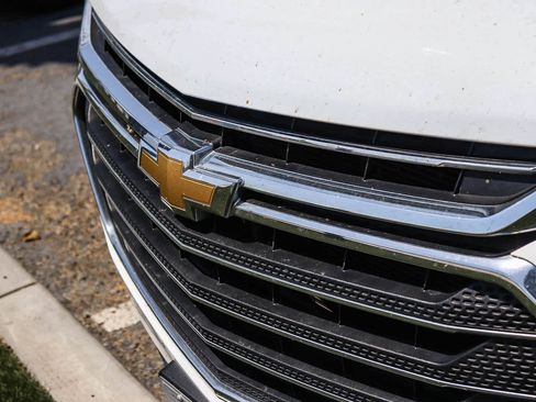 Used 2020 Chevrolet Traverse LT FWD image 3