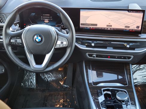 Used 2025 BMW X5 xDrive50e image 28