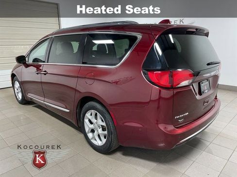 Used 2018 Chrysler Pacifica Touring-L Plus w/ Advanced Safetytec Group FWD image 4