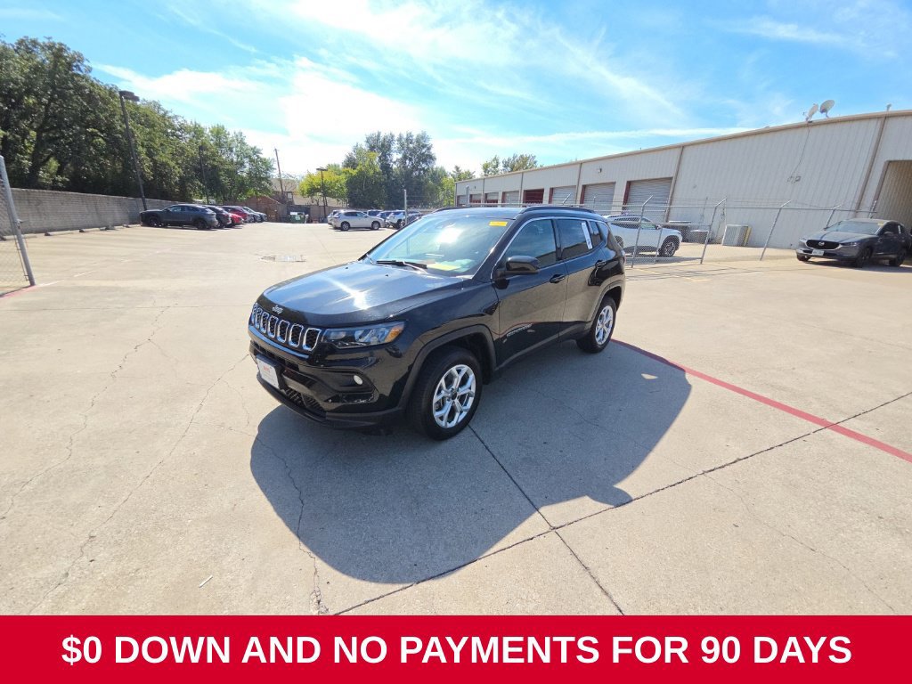 Used 2025 Jeep Compass Latitude w/ Sun & Sound Group AWD/4WD image 1