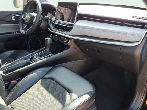 Used 2024 Jeep Compass Latitude AWD/4WD image 23