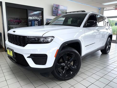 Used 2023 Jeep Grand Cherokee Altitude AWD/4WD image 1