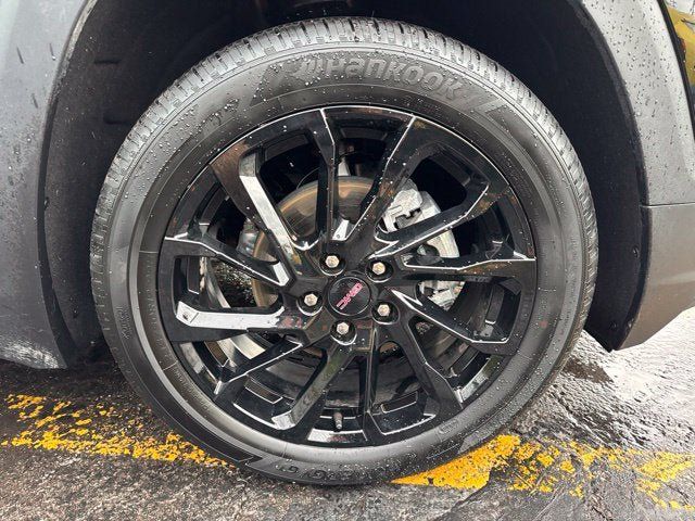 Used 2024 GMC Terrain SLE w/ Driver Convenience Package FWD image 30