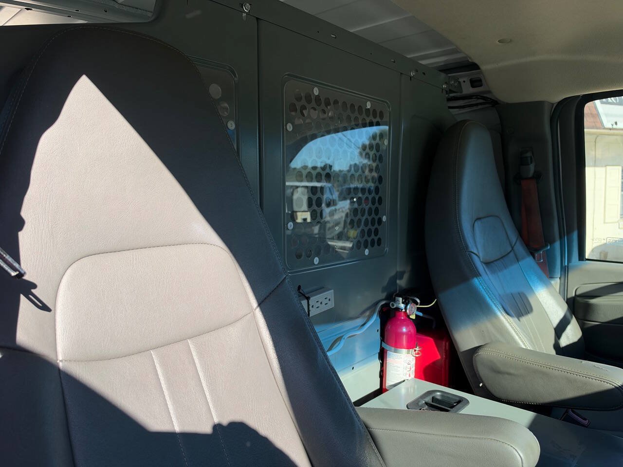 Used 2015 Chevrolet Express 2500 RWD image 69