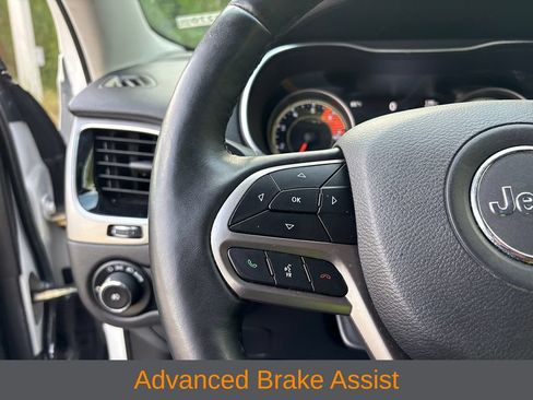 Used 2019 Jeep Cherokee Limited w/ Luxury Group AWD/4WD image 13