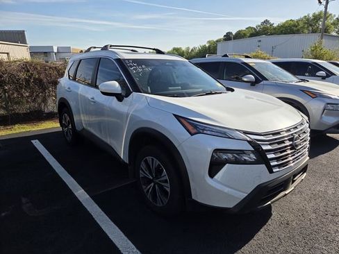 Certified 2025 Nissan Rogue SV w/ SV Premium Package image 3