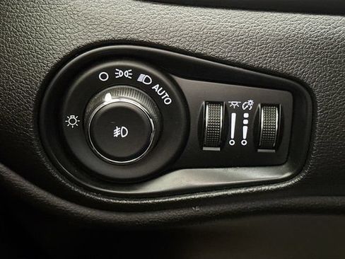 Used 2016 Jeep Renegade 75th Anniversary AWD/4WD image 11