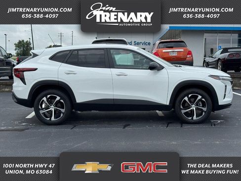 Used 2025 Chevrolet Trax RS w/ Sunroof Package FWD image 1