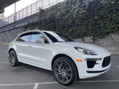 Used 2020 Porsche Macan Turbo image 2