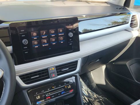 New 2025 Volkswagen Taos SE image 17