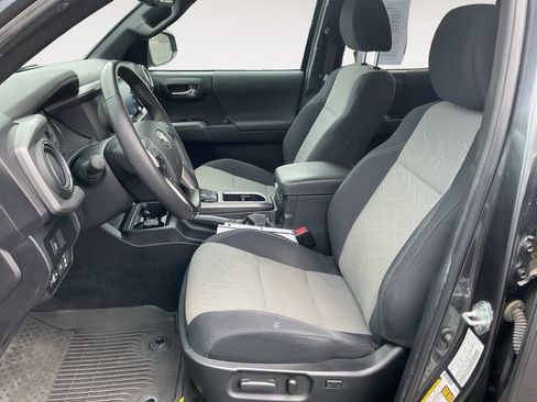 Certified 2022 Toyota Tacoma TRD Off-Road w/ Technology Package image 9