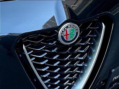 Used 2024 Alfa Romeo Stelvio Ti image 32