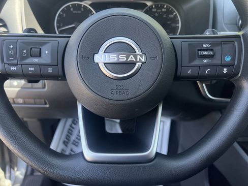 Used 2023 Nissan Rogue SV AWD/4WD image 8