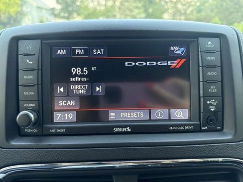 Used 2019 Dodge Grand Caravan SXT w/ Blacktop Package FWD image 16