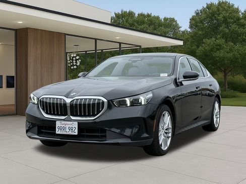 Used 2025 BMW 530i xDrive image 2