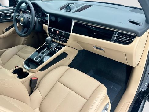 Used 2026 Porsche Macan AWD/4WD image 19