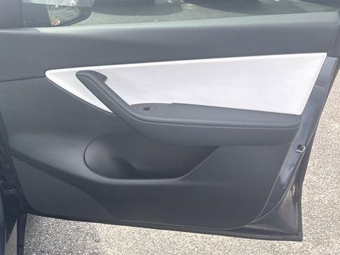 Used 2022 Tesla Model Y Performance image 16