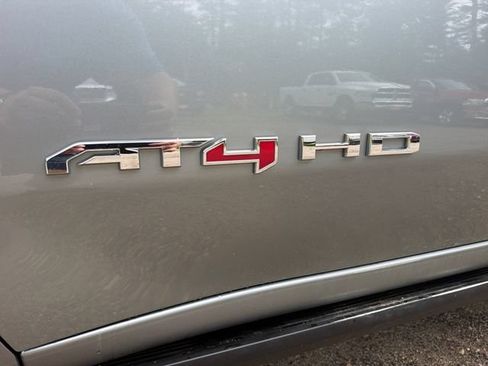 Used 2024 GMC Sierra 2500 AT4 w/ AT4 Premium Plus Package AWD/4WD image 9