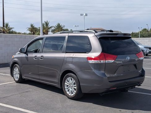 Used 2014 Toyota Sienna XLE image 7