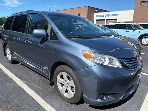 Used 2016 Toyota Sienna LE FWD image 4