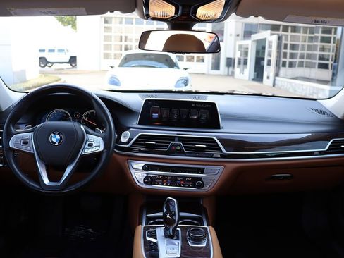 Used 2017 BMW 750i xDrive image 13