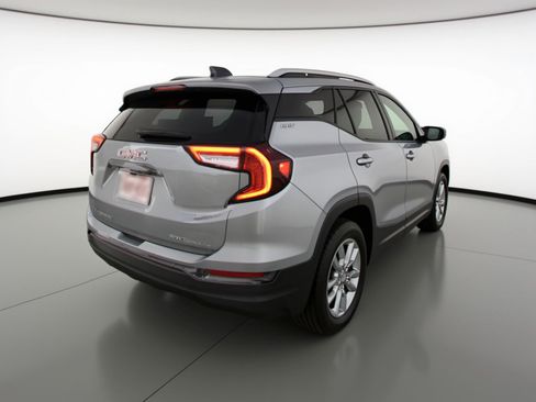 Used 2024 GMC Terrain SLT AWD/4WD image 9