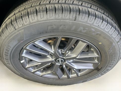 Used 2024 Nissan Rogue S AWD/4WD image 11