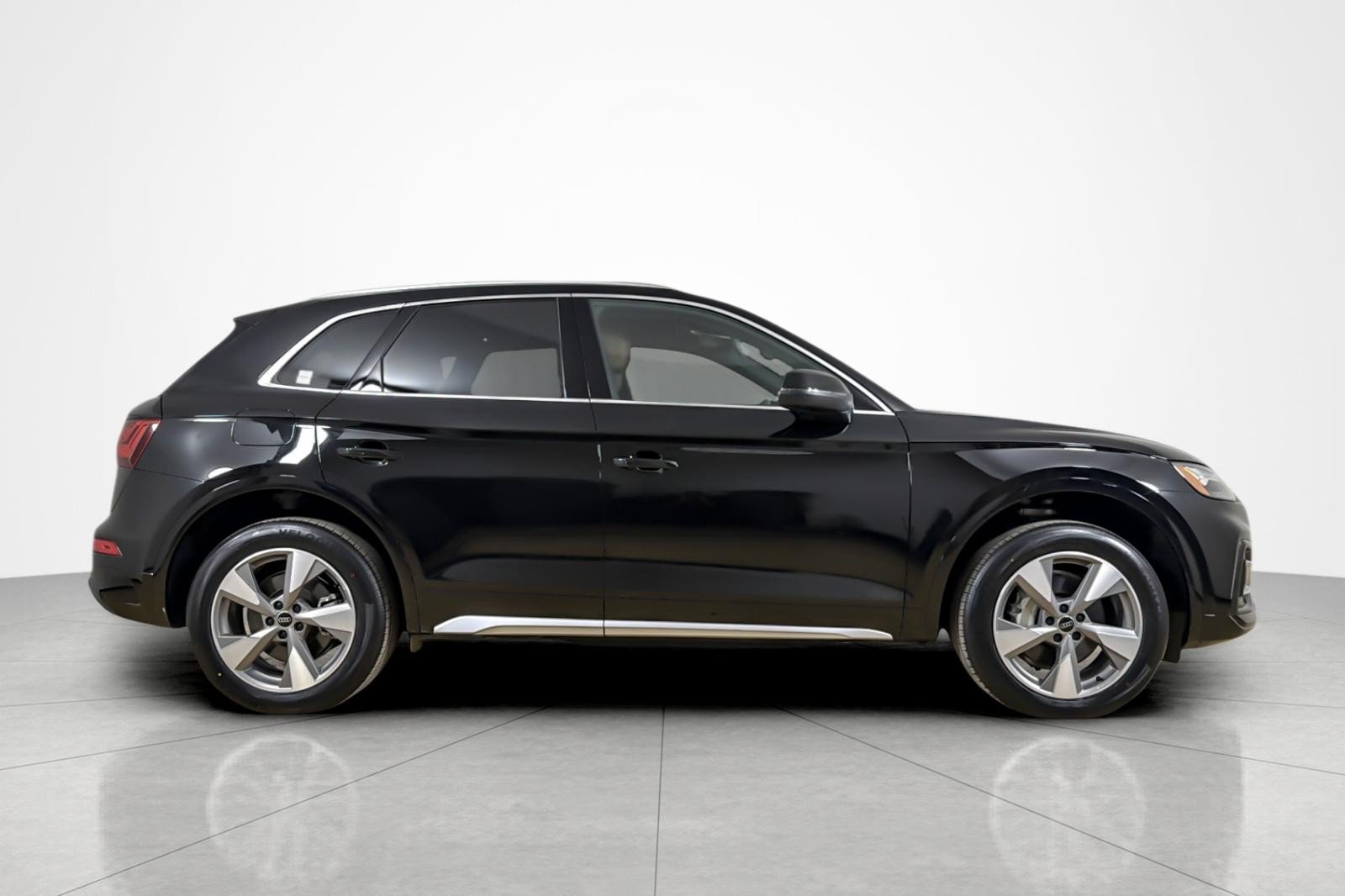 Used 2023 Audi Q5 2.0T Premium Plus w/ Premium Plus Package AWD/4WD image 6
