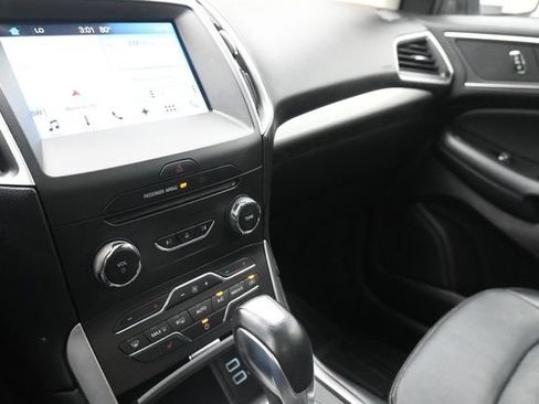Used 2017 Ford Edge SEL w/ Equipment Group 201A AWD/4WD image 29