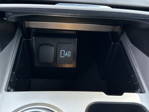 Used 2024 Ford Explorer XLT w/ Equipment Group 202A image 10