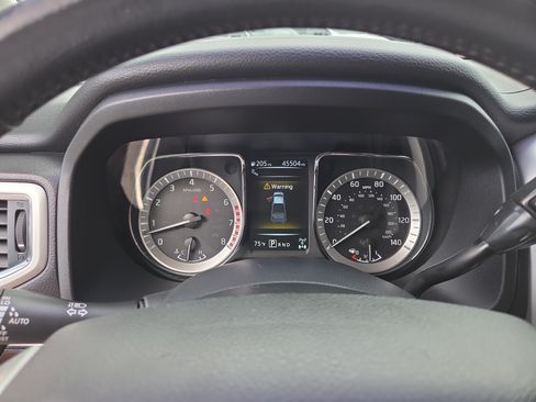 Used 2018 Nissan Titan SV w/ SV Convenience Package AWD/4WD image 25