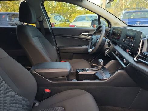 Used 2025 Kia Sportage LX FWD image 34