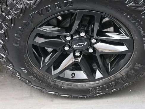 Used 2025 Chevrolet Silverado 1500 Custom Trail Boss AWD/4WD image 29