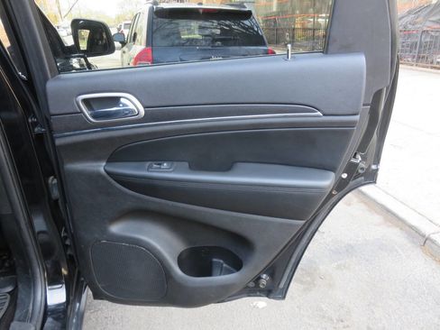 Used 2018 Jeep Grand Cherokee Limited image 30