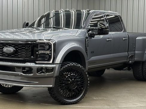 Used 2026 Ford F450 Platinum w/ FX4 Off-Road Package AWD/4WD image 1