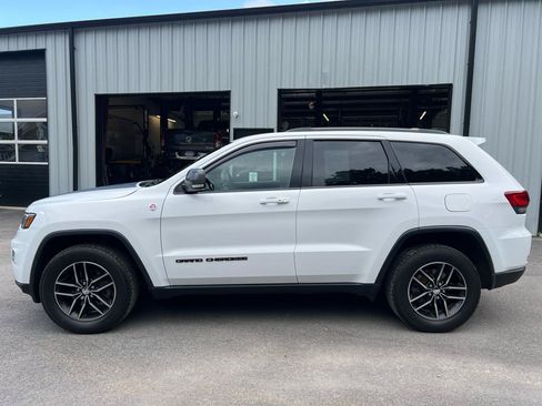 Used 2018 Jeep Grand Cherokee Trailhawk w/ Trailhawk Luxury Group AWD/4WD image 5