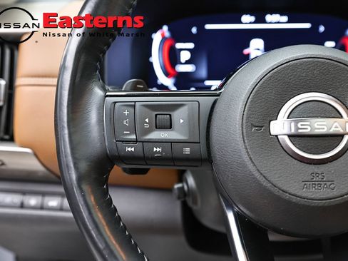 Used 2024 Nissan Pathfinder Platinum w/ Black Appearance Package AWD/4WD image 15