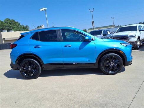 Used 2025 Buick Encore GX Sport Touring image 2