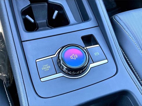 Certified 2025 Volkswagen Tiguan SE image 16