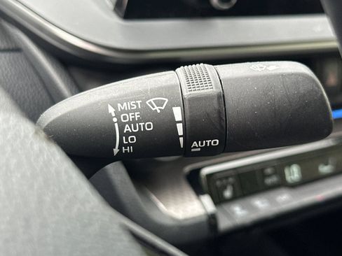 Used 2026 Toyota Prius LE FWD image 38
