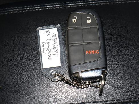 Used 2024 Jeep Compass Trailhawk image 31