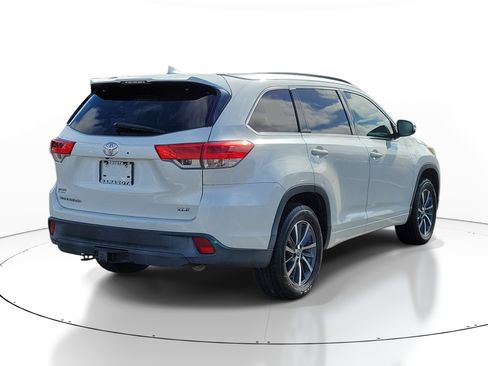 Certified 2018 Toyota Highlander XLE image 6