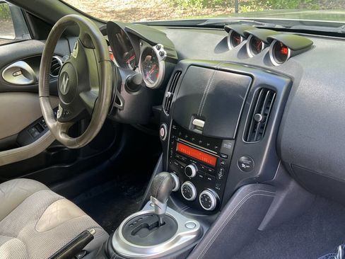 Used 2009 Nissan 370Z Touring w/ Sport Pkg RWD image 22