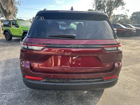 New 2025 Jeep Grand Cherokee Altitude image 6